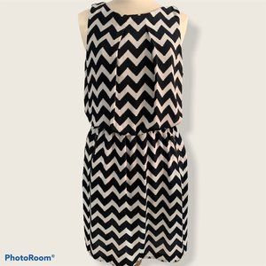 SLNY Women's Chevron  Striped Blouson Dress